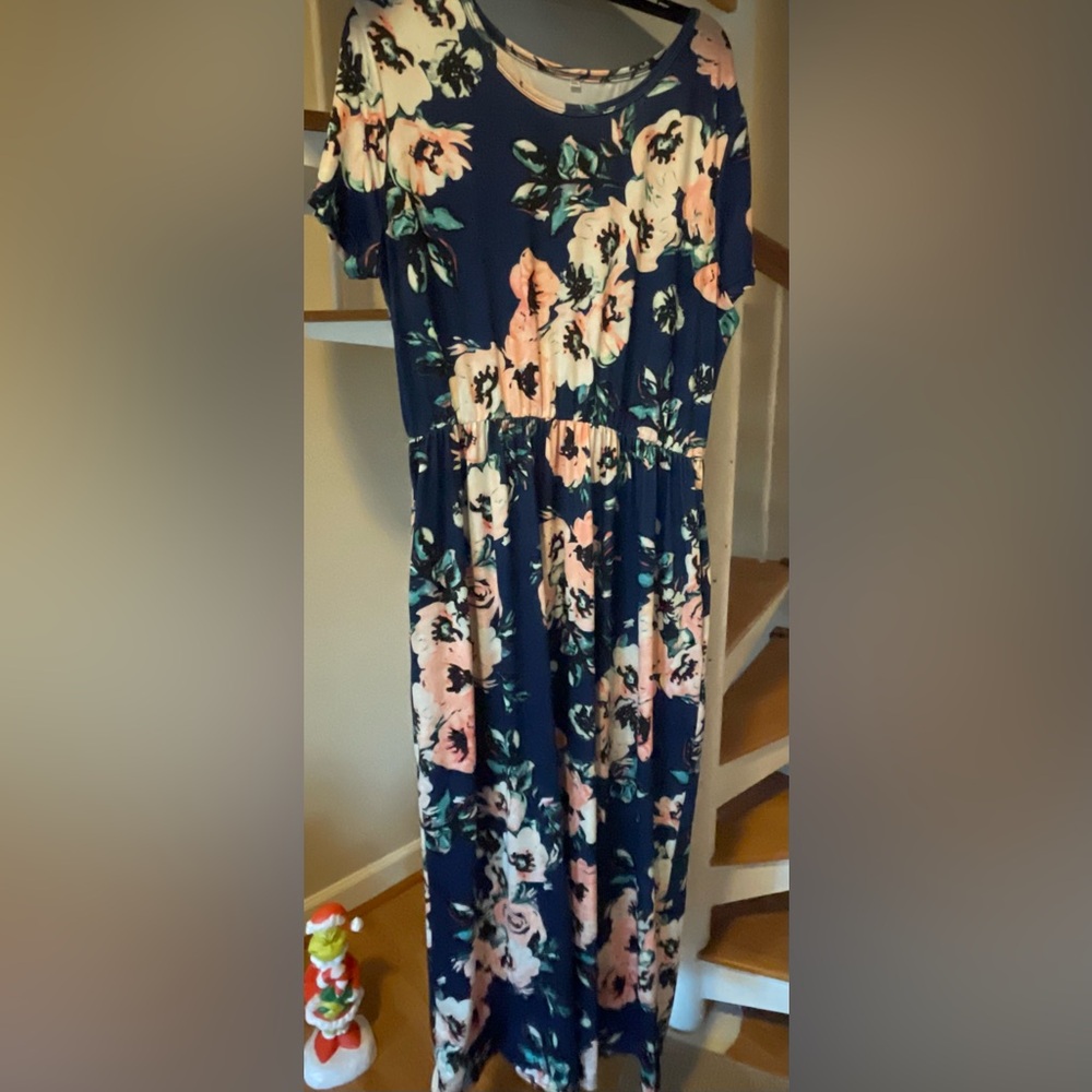 Elegant Floral Maxi Dress in Navy and Pink
